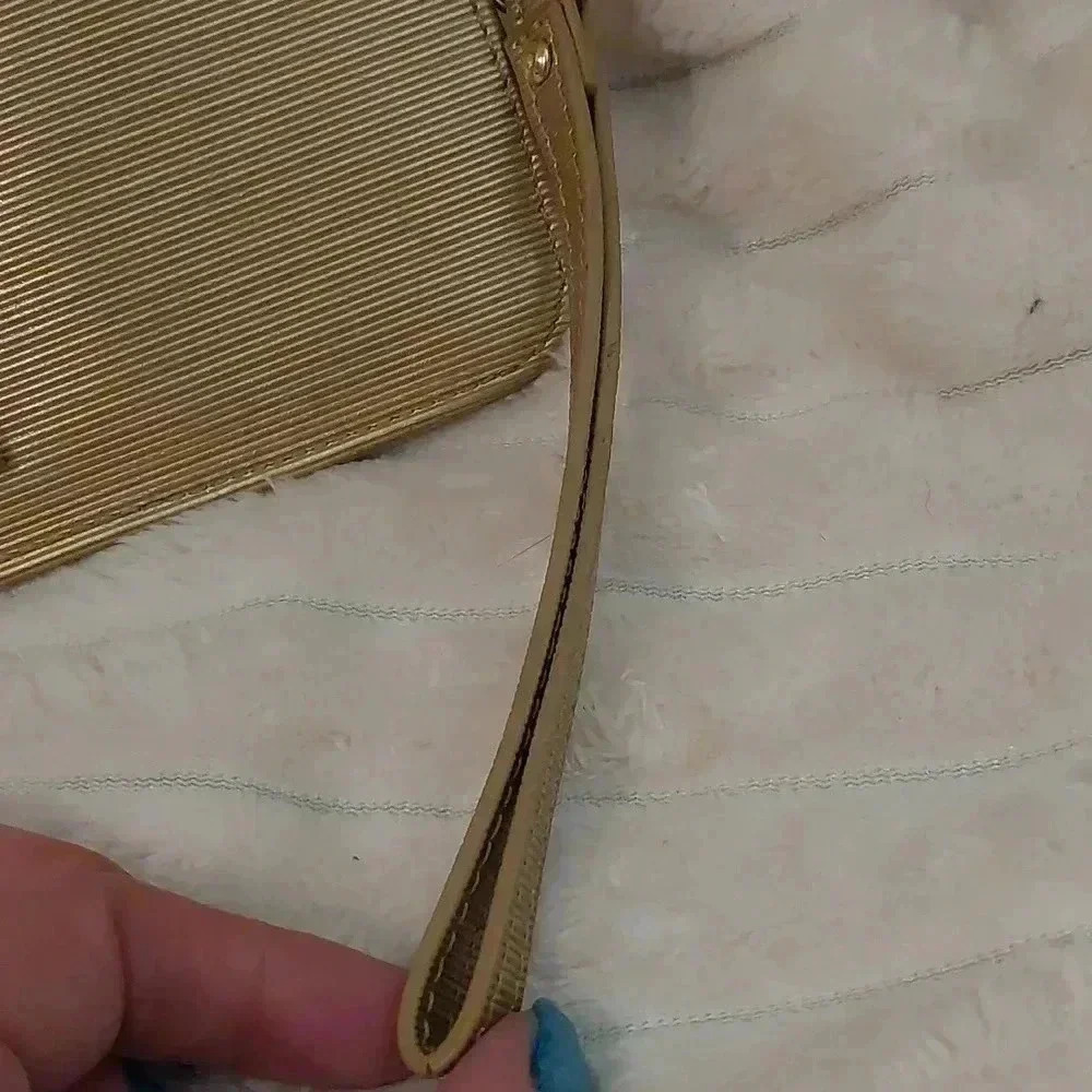 EUC STEVE MADDEN GOLD WRISTLET WALLET - Picture 4 of 9